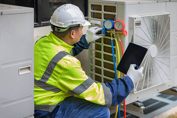 Professional Hvac technician working in Mallard, IA